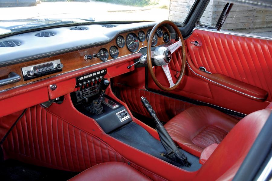 Интерьер Iso Grifo GL 1965 года  (UK) (фото 4 из 15)
